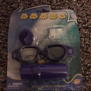 FINAL PRICE! BNWT Adult Goggle Combo Set